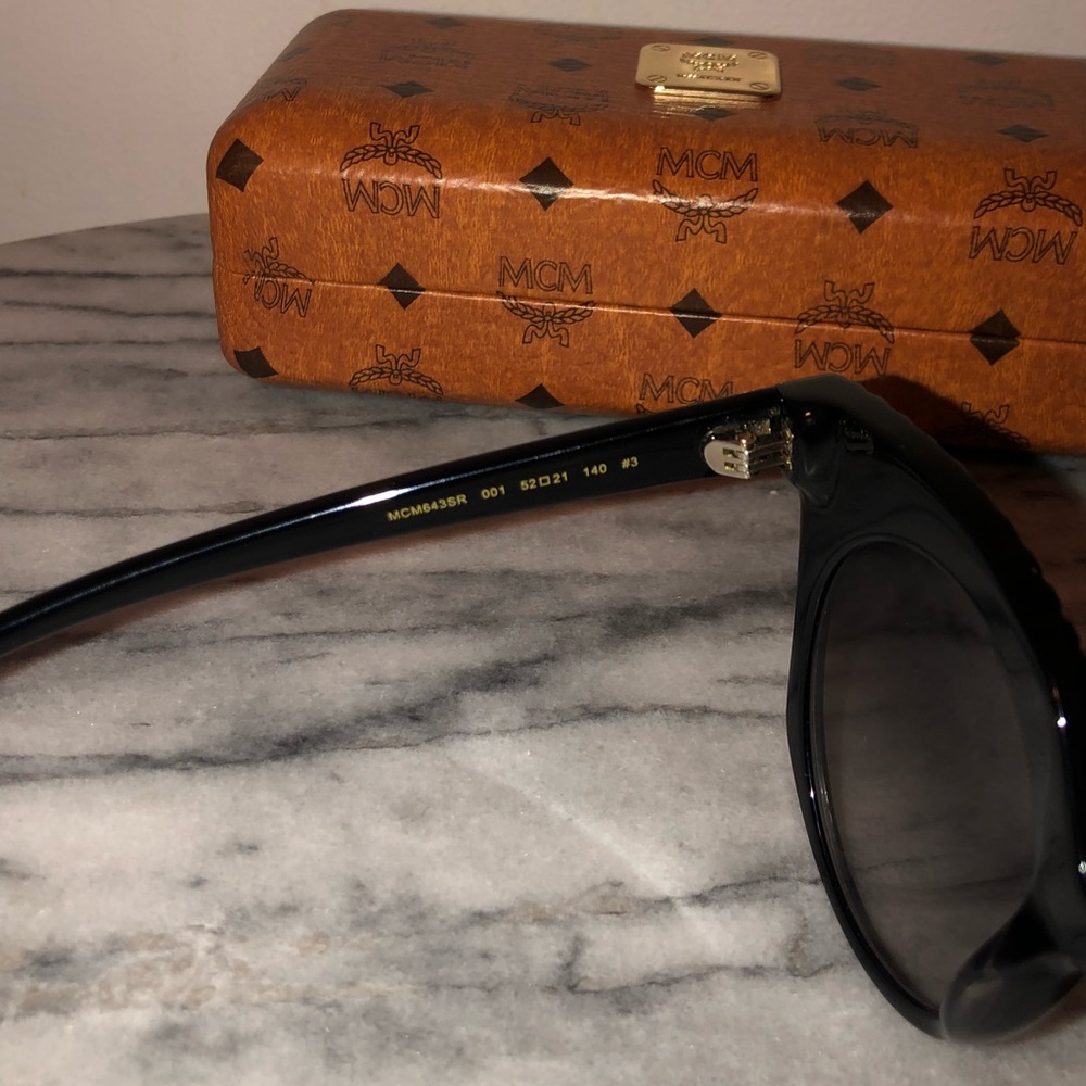 ❌SOLD OUT❌ MCM Black Sunglasses - Picture 5 of 8